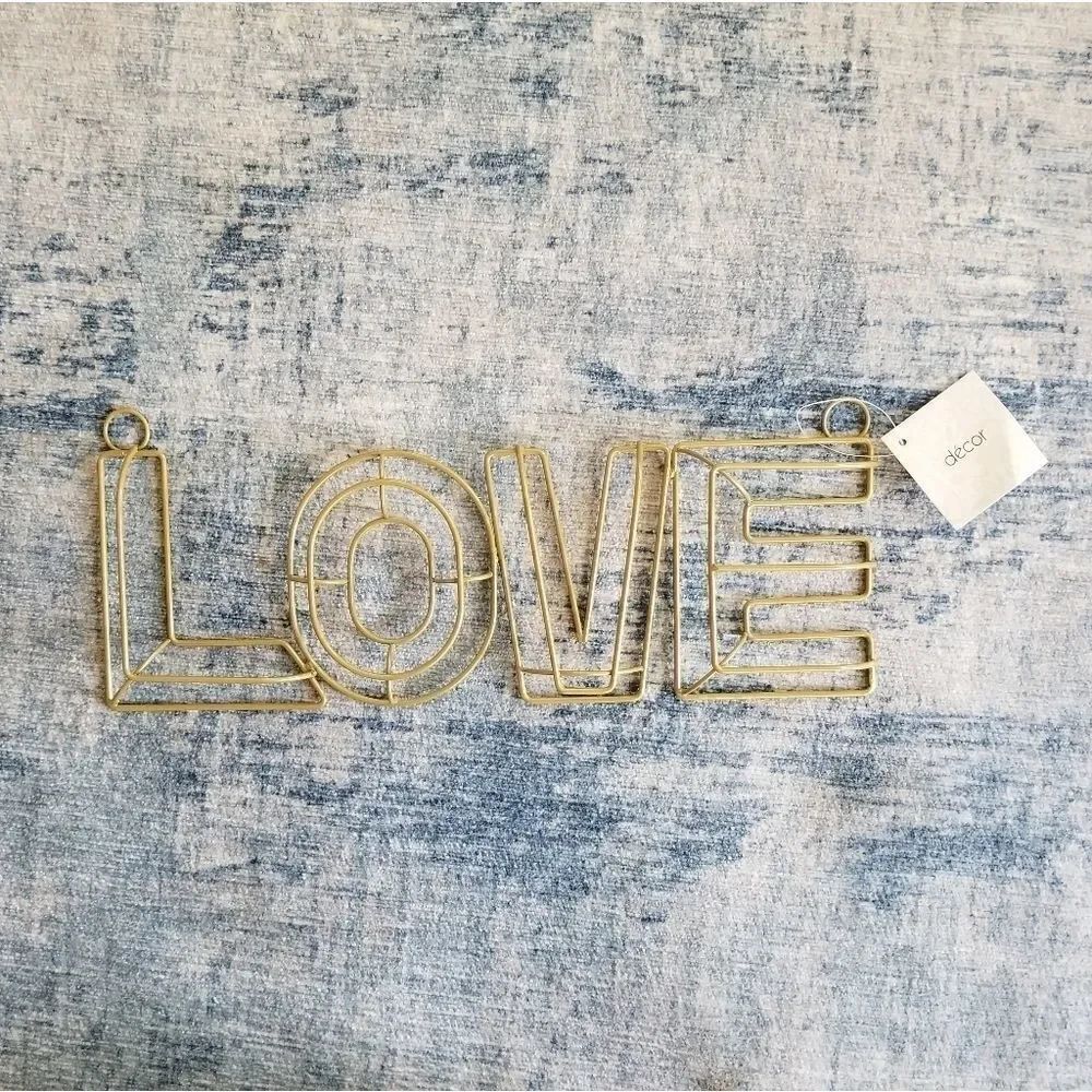 LOVE Wire Wall Decor 